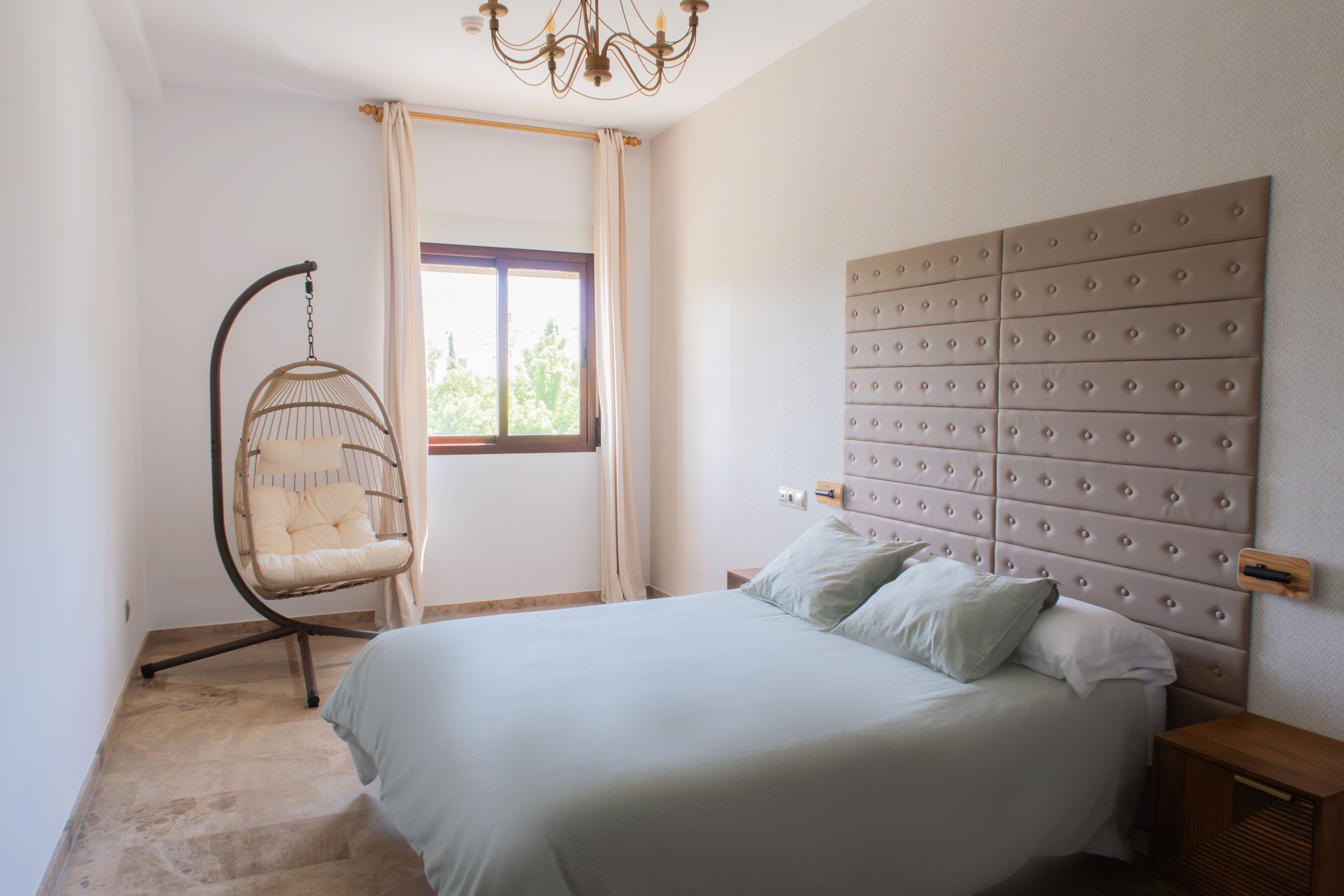 Room with views of the sierra